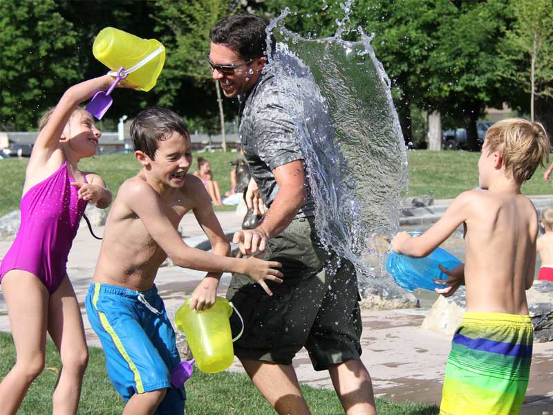 jugando-agua Jugando en verano CEIP Prácticas No.1